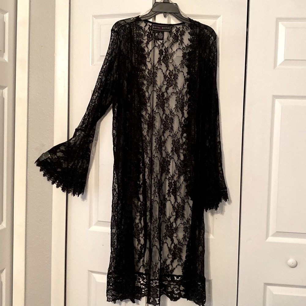 Poly and Esther lace wrap